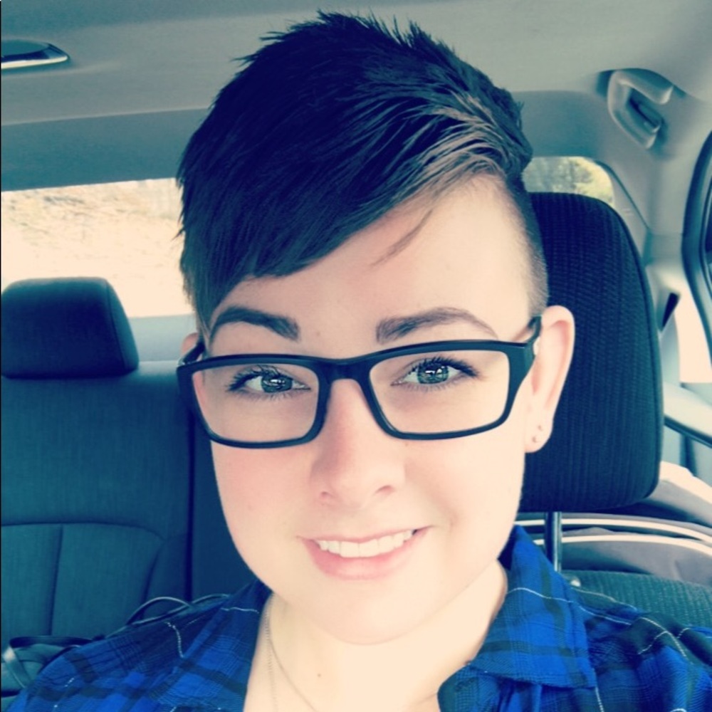 Meet your Posher, Avery